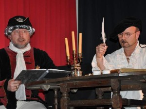 Die „Zeitgeister“, hier Ralf Dülfer (links) und Lars Kripke, berichten auch über die Lebensart des russischen Zaren. Foto: Andrea Schröder