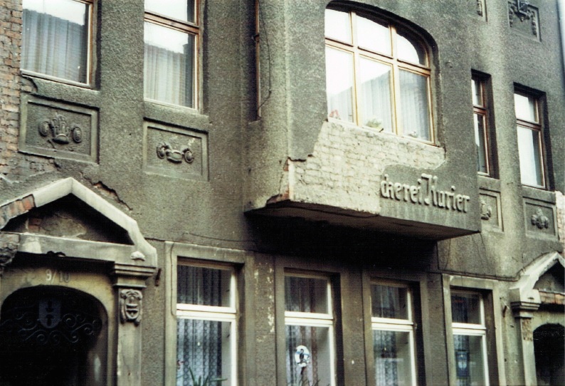 1991-18-Eingang durch Havelberg-Mühlenstraße, ehemaliges Gebäude des Havelberger Kuriers, Foto-© Heimatverein Havelberg e.V. – Repro fweDESIGN