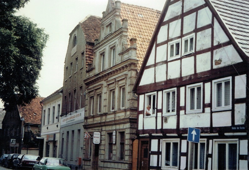 1991-23-Eine Tour durch Havelberg, Hinter der Kirche, Foto-© Heimatverein Havelberg e.V. – Repro fweDESIGN